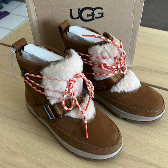 NIB UGG Classic Weather Hiker in Chestnut - Picture 7 of 13
